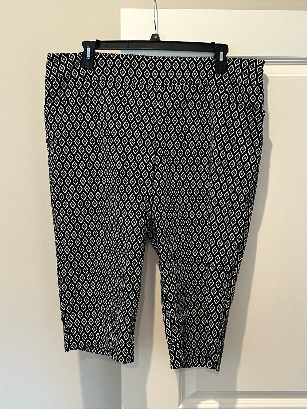 Terra & Sky Black & White Diamond Print Bermuda Shorts Size 2X